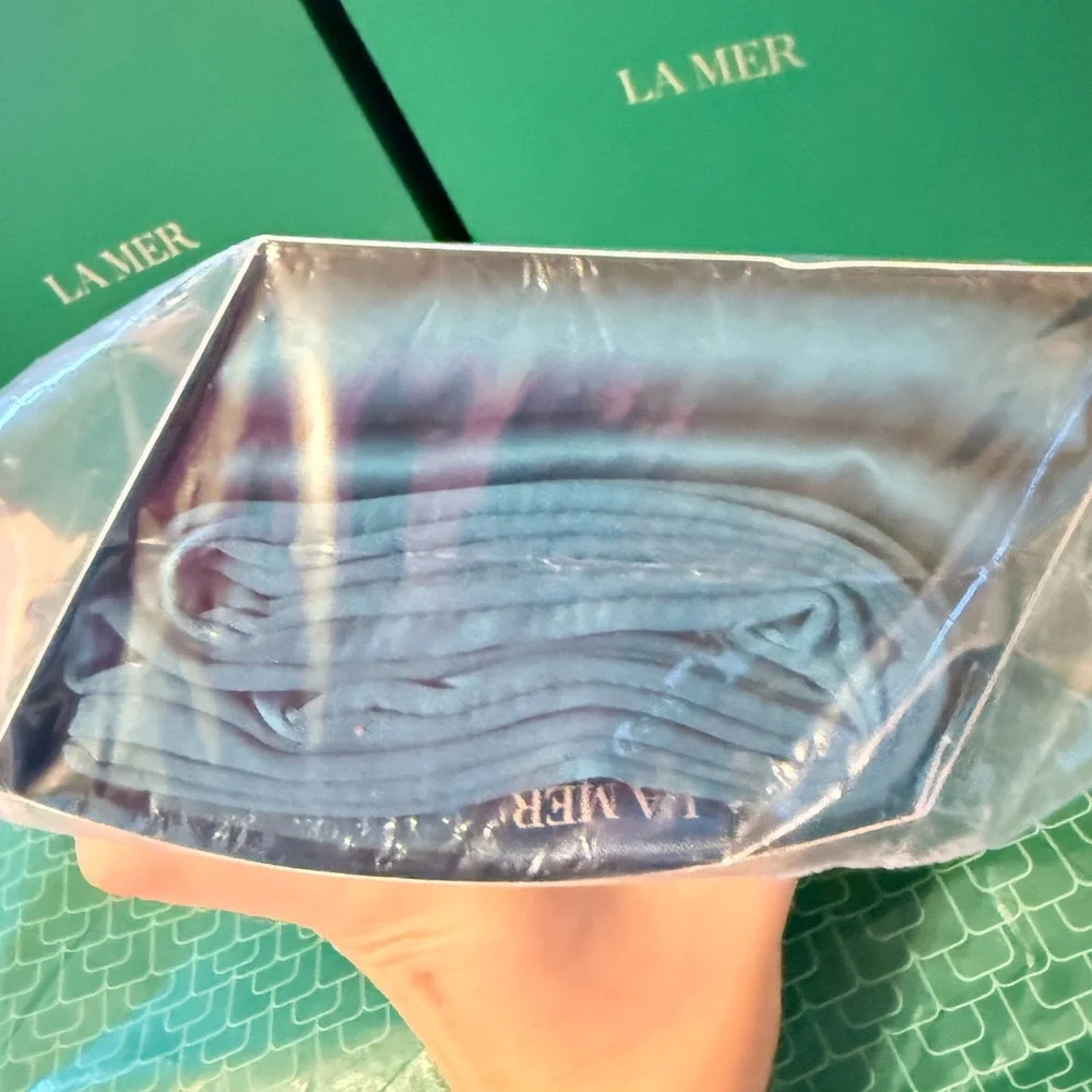 NWT La Mer The Celestial Pillowcase & Sleep Mask - 20mm x 30mm
